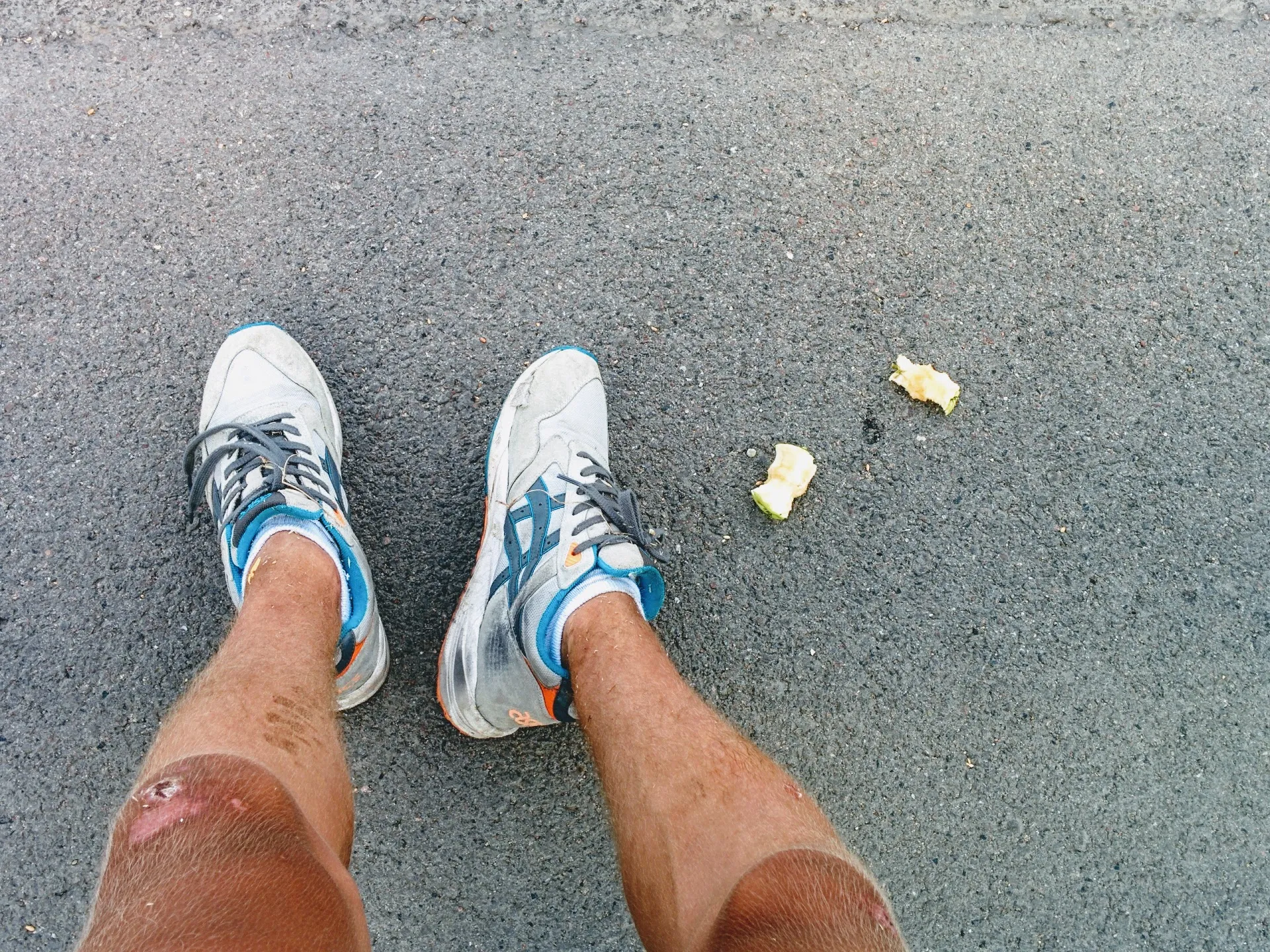 Загорелые ноги