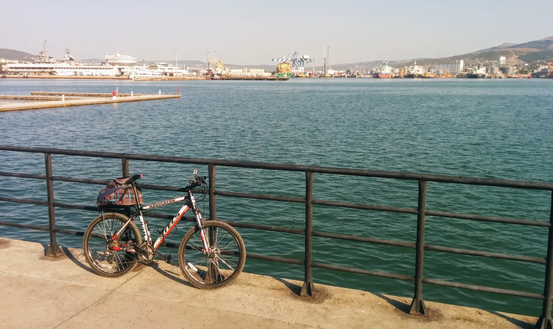 Велосипед на набережной