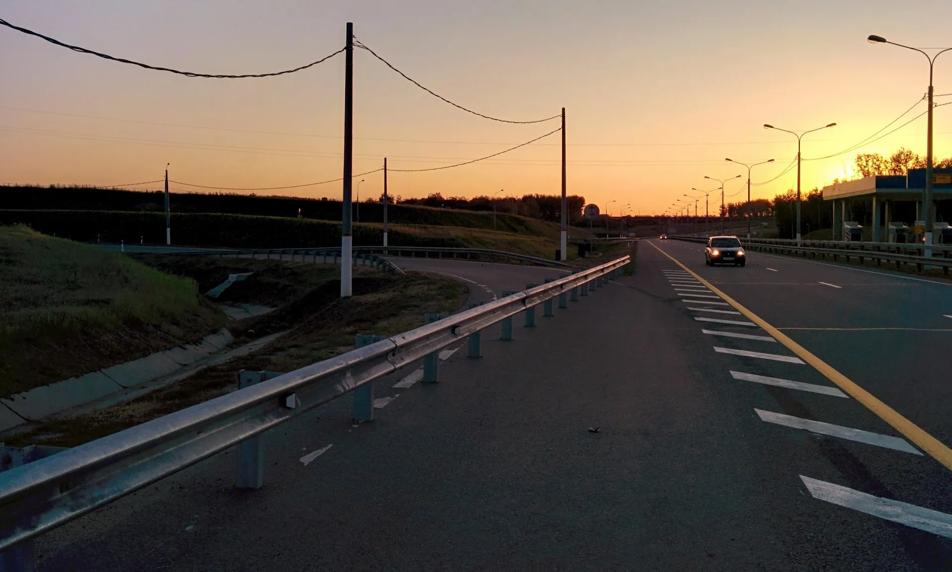 Закат на дороге